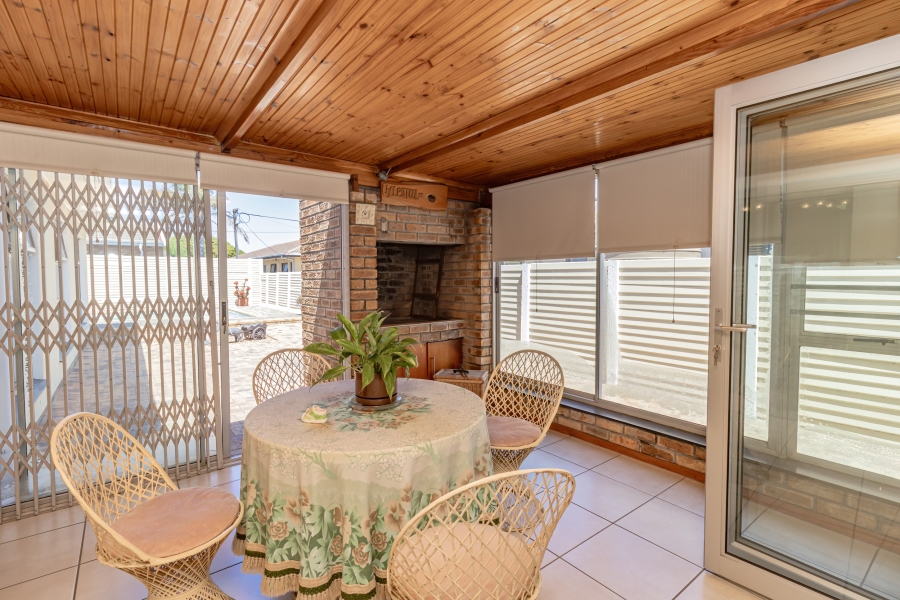 4 Bedroom Property for Sale in Goodwood Park Western Cape